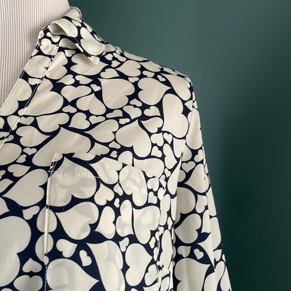 Talbots button down blouse . With hearts and signature buttons L - Picture 4 of 7